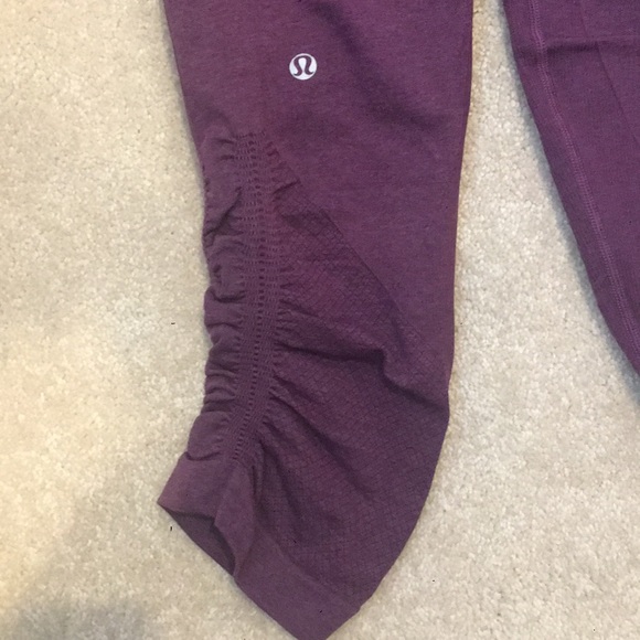 LULULEMON flow & go ruched crop legging - Mulberry - Picture 3 of 3